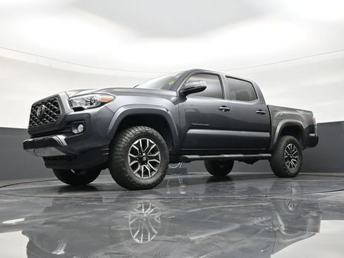 Used 2022 Toyota Tacoma TRD Sport w/ Technology Package image 20