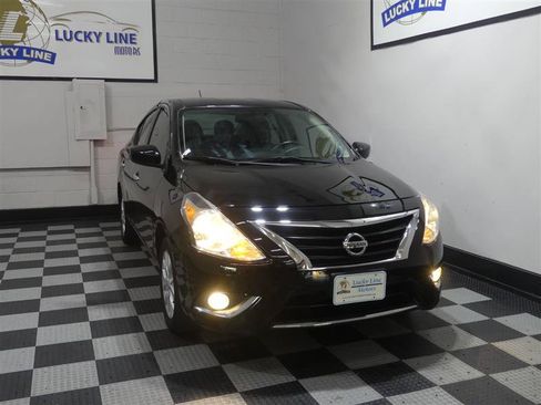 Used 2018 Nissan Versa SV w/ SV Special Edition Package FWD image 5