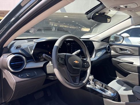 Used 2025 Chevrolet Trax LT image 12