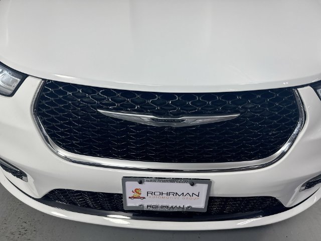 Used 2023 Chrysler Pacifica Touring-L FWD image 26