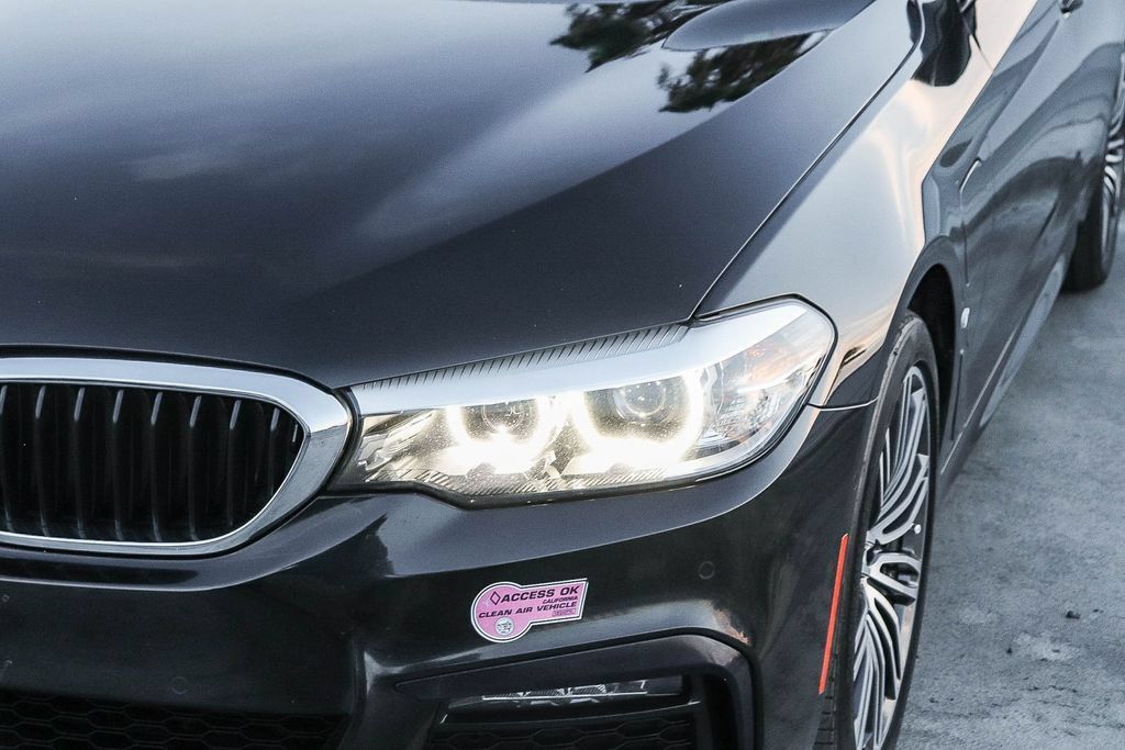 Used 2020 BMW 530e w/ M Sport Package RWD image 5