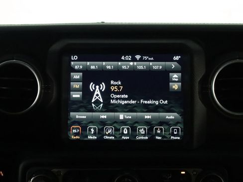 Used 2018 Jeep Wrangler Unlimited Sahara AWD/4WD image 25