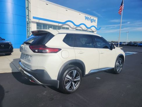 Used 2021 Nissan Rogue Platinum image 2