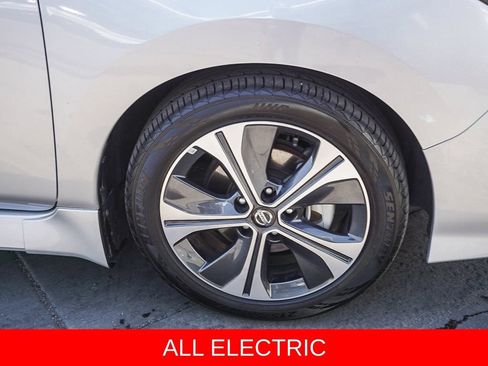 Used 2022 Nissan Leaf SV FWD image 9