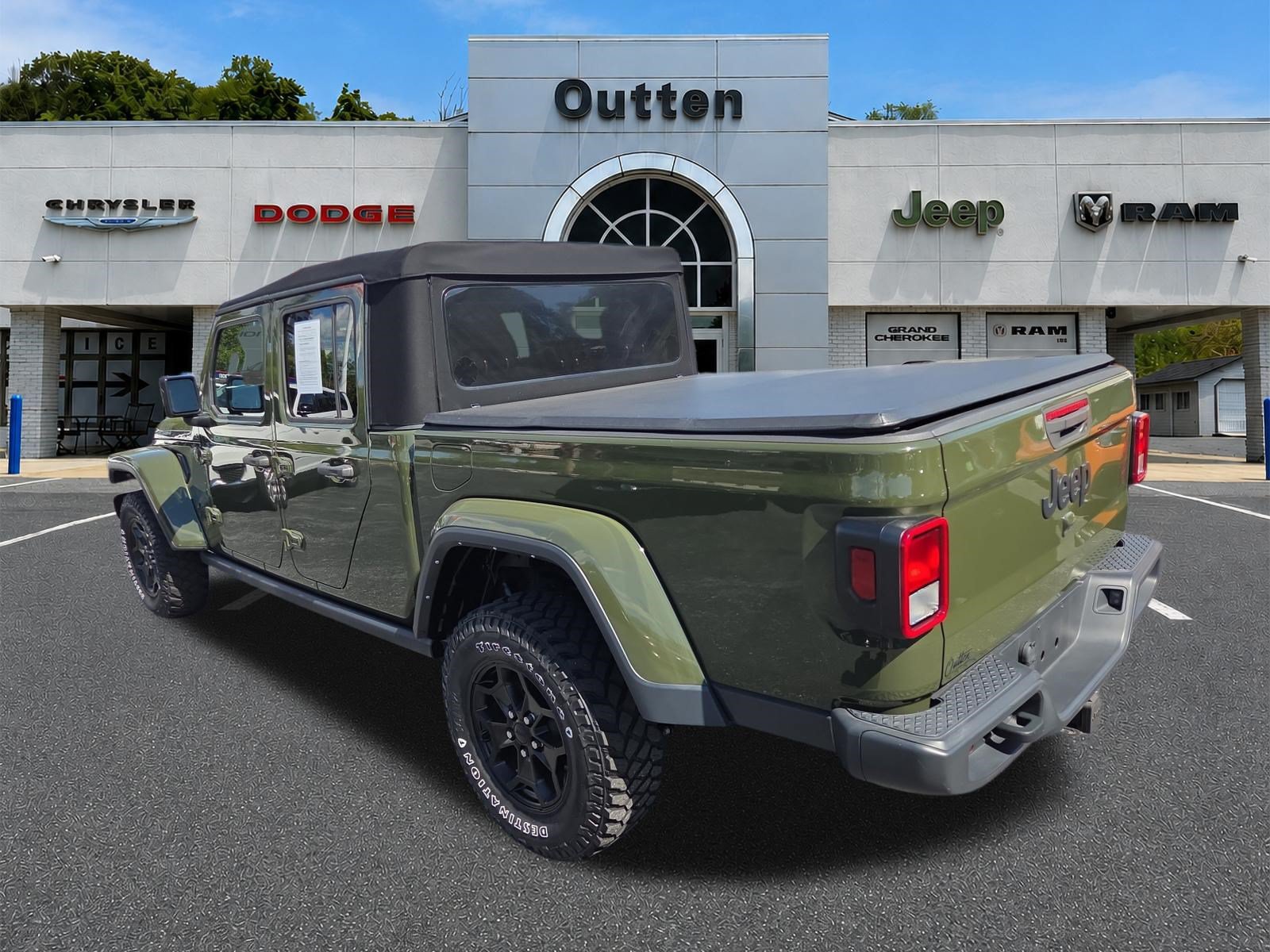 Certified 2022 Jeep Gladiator Sport AWD/4WD image 6