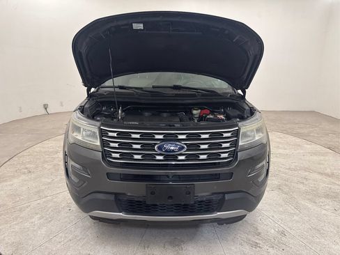 Used 2016 Ford Explorer Limited w/ Equipment Group 301A FWD image 11