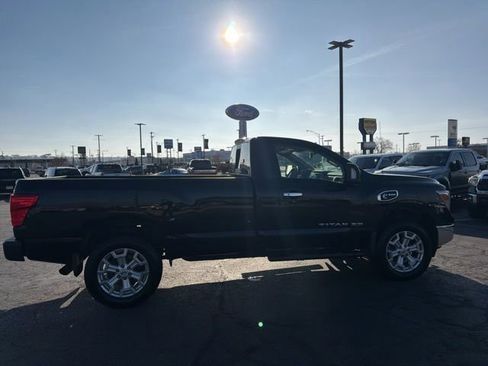 Used 2017 Nissan Titan SV image 8