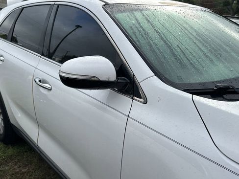 Used 2019 Kia Sorento LX image 11