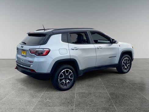 Used 2024 Jeep Compass Trailhawk image 5