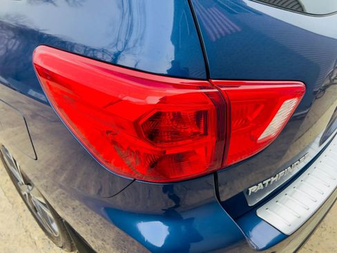 Used 2017 Nissan Pathfinder Platinum w/ Family Entertainment Package image 10