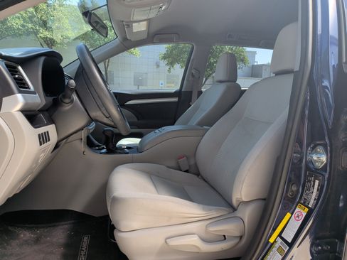 Used 2015 Toyota Highlander LE FWD image 16
