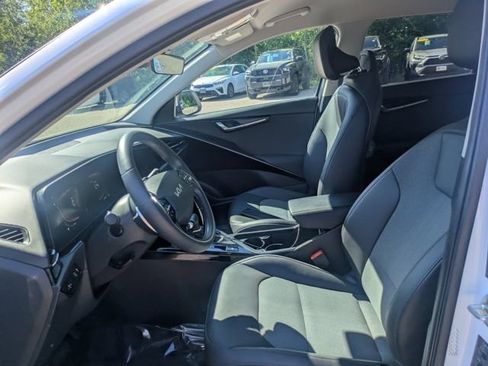 Used 2023 Kia Niro EX FWD image 15