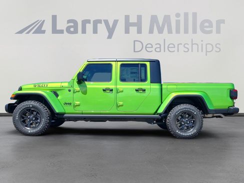 New 2025 Jeep Gladiator Willys image 2
