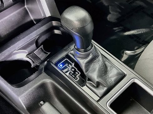 Used 2020 Toyota Tacoma SR AWD/4WD image 15