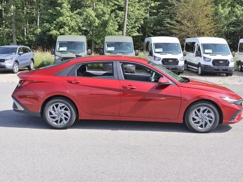 Used 2024 Hyundai Elantra SEL FWD image 7