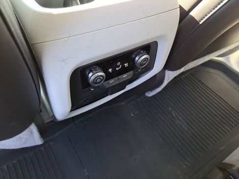 Used 2024 GMC Acadia Denali image 10