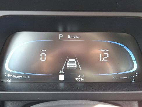 Certified 2025 Hyundai Elantra Sport image 19