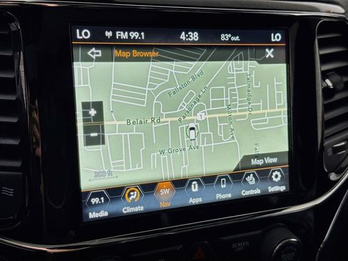 Used 2019 Jeep Grand Cherokee Limited AWD/4WD image 6