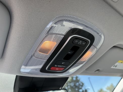 Used 2023 Hyundai Elantra Limited image 31