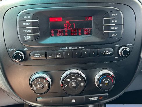 Used 2015 Kia Soul + FWD image 10