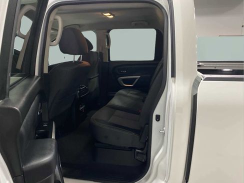 Used 2024 Nissan Titan SV w/ SV Convenience Package image 24