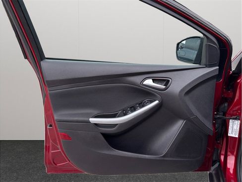 Used 2014 Ford Focus SE w/ Equipment Group 201A image 16