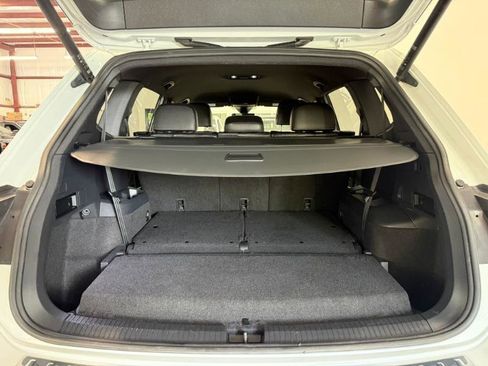 Used 2022 Volkswagen Tiguan SE R-Line FWD image 23
