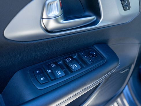 Used 2019 Chrysler Pacifica Limited w/ Advanced Safetytec Group image 15