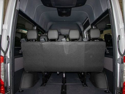 Used 2024 Mercedes-Benz Sprinter 2500 image 4