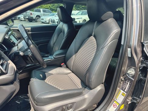 Used 2019 Toyota Camry SE FWD image 10