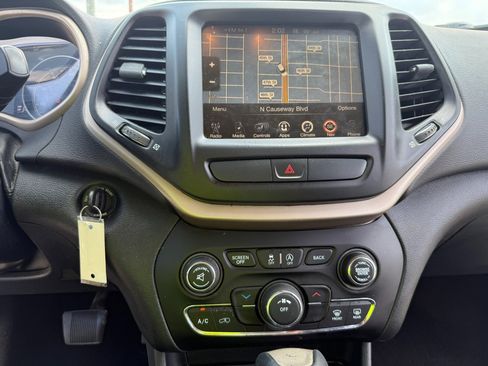 Used 2016 Jeep Cherokee Latitude w/ Cold Weather Group image 10