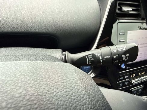 Used 2022 Toyota Prius image 38