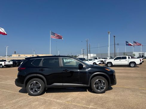 Certified 2025 Nissan Rogue SV FWD image 27