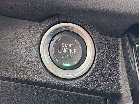 Used 2025 Chevrolet Traverse LT FWD image 20