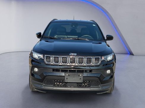 Used 2024 Jeep Compass Latitude w/ Altitude Special Edition AWD/4WD image 5