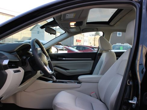 Used 2021 Nissan Altima 2.5 SV w/ SV Premium Package image 13