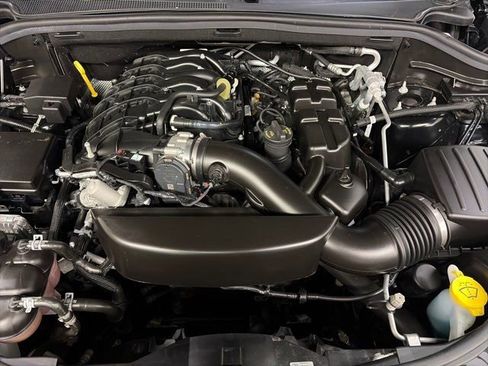 Used 2023 Dodge Durango AWD image 39