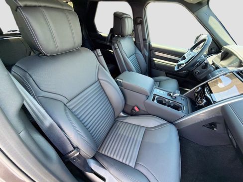 New 2026 Land Rover Discovery Limited Edition AWD/4WD image 15