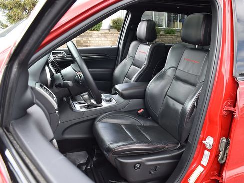 Used 2017 Jeep Grand Cherokee Trailhawk w/ Trailhawk Luxury Group AWD/4WD image 5