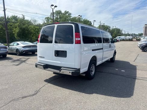 Used 2025 Chevrolet Express 3500 LT w/ LT Preferred Equipment Group RWD image 5