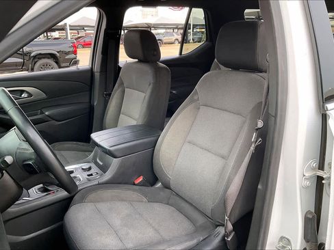 Used 2023 Chevrolet Traverse LT image 9