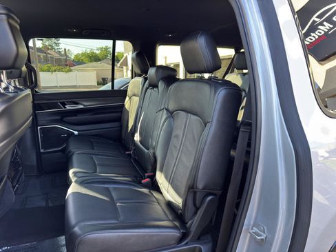 Used 2024 Jeep Wagoneer L Series II w/ Flexible Seating Group AWD/4WD image 26