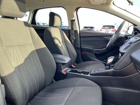 Used 2017 Ford Focus SE image 25