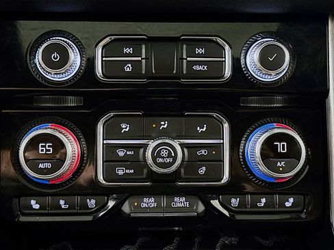 Used 2023 GMC Yukon Denali w/ Advanced Technology Package AWD/4WD image 17