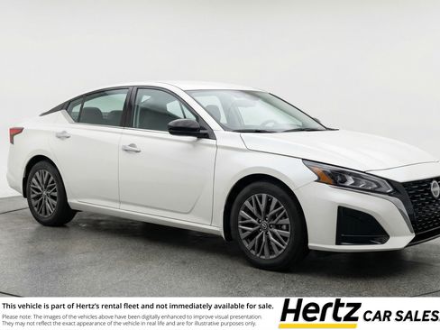 Used 2025 Nissan Altima 2.5 SV image 1