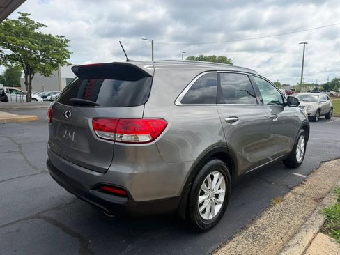 Used 2017 Kia Sorento AWD image 7