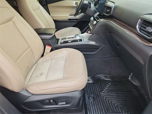 Used 2022 Ford Explorer Limited w/ Equipment Group 301A image 28