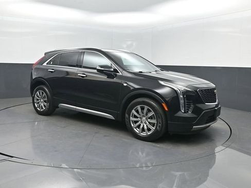 Used 2022 Cadillac XT4 Premium Luxury w/ Safety Alert Package image 37