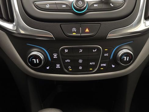 Used 2022 Chevrolet Equinox LT w/ Driver Convenience Package image 29