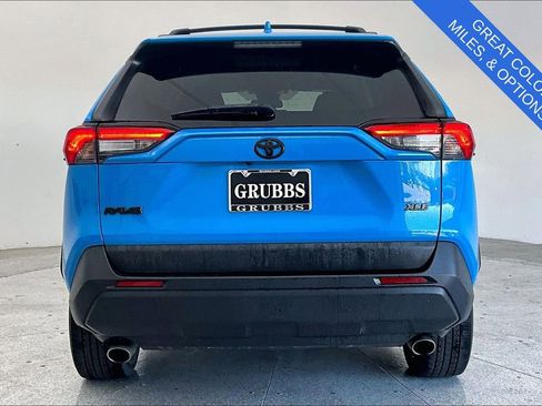 Used 2021 Toyota RAV4 XLE Premium w/ Carpet Mat Package (TMS) image 7